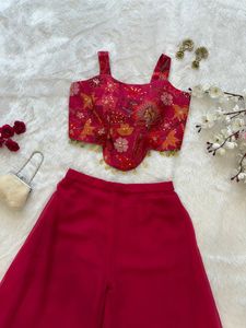 crop top hit design Xs to 2xl available