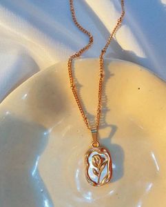 MOTHER OF PEARL GOLDEN ROSE CHAIN PENDANT🎀