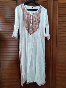 White straight kurta with beautiful embroidery