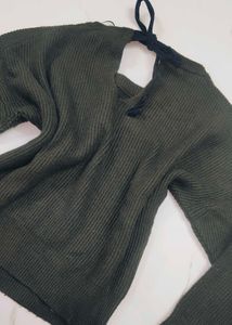 Pullover With Beautiful Knot