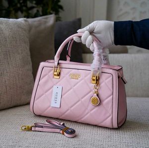 GUESS HIGH PREMIUM QUALITY BAG @SALE
