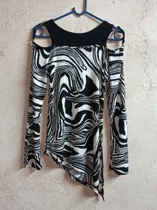 Ladies Trendy Partywear Top Multicolour