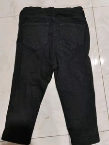 Black Capri