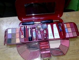 Lily Watershine Makeup Kit