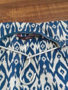 Blue N White Sleeveless Motifs Kurta,