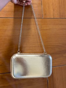 Sparkling Clutch
