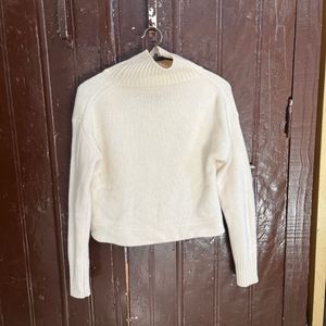 BEAUTIFUL WHITE SWEATER 💋