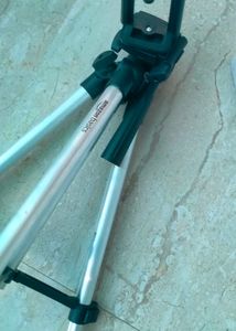Amazon Basics Tripod