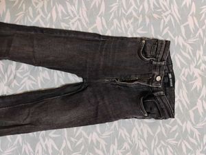 26 Inch Skinny Black Zara Jeans For Sale