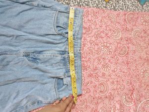 Stylish Light Wash Cargo Jeans