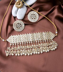 Kundan Choker Set With Earrings