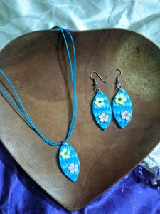 BEACHY PENDANT CHARMS WITH EAR RINGS 🐚🏖️🦀🩴
