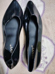 Black  Flat Bellie