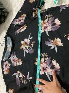 ONLY floral Black boxy Top
