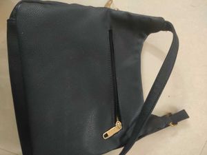 Sling Bag With Multiple Compartment