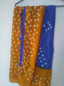 2 new beautiful combo saares  with blouse peice