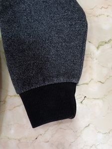 TXXI JUNIOR 3 Y BOYS/GIRLS SWEATER WITH HOODIE IN GOOD USABLE CONDITION