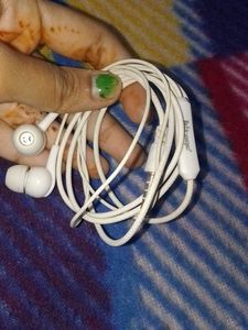 working White Wired Earphones
