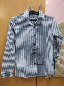 Striped Button-Up Shirt (W)
