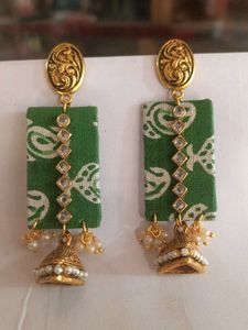 Green Earrings With Jumki