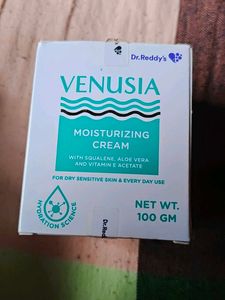 Venusia Moisturizing Cream 100g