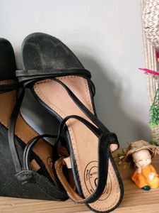 Black Wedge Heel 👠