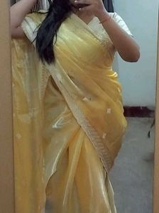 Beautiful Saree With Stitched Blouse💛