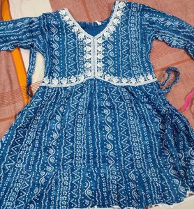 Bandhani-Style Kurti with White Embroidery