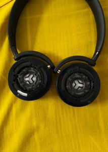 AKG Headphones model (Y500)