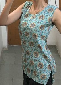 Floral Print Sleeveless kurti