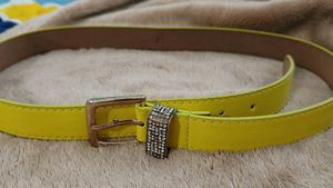 Women&#39;s Yellow Belt