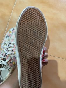 Vans Floral Shoe In Affordable Price🧸