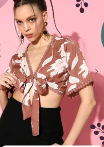 Berrylush Floral Print Front Tie Knot Top