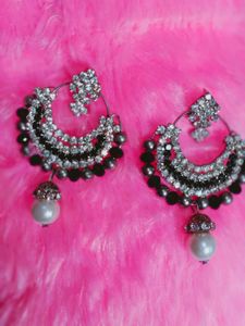 White Or Black  Stone Whit