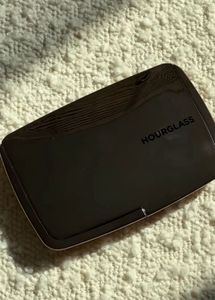 HOURGLASS COMPACT