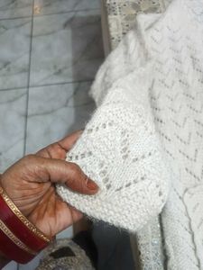 woolence sweater hath ka banaa hua