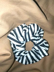 Black And White Srunchies Set Of 1