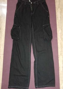 Black cargo jeans (NEWME)