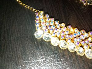 Yellowish-golden necklace and earrings set