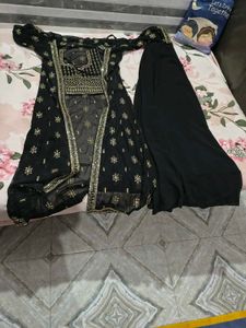 Elegant Black &amp; Gold  three piece no coin like new
