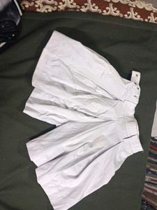 White divider Pleated Shorts