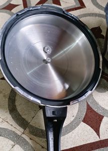 7.5&#34;Presar Cooker Aluminum
