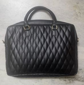 black shoulder bag / laptop