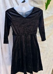 2.25.8 CUTE BLACK VELVET SPARKLING DRESS