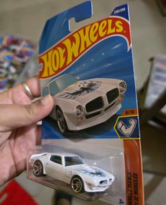 Hot Wheels &#39; Pontiac Firebird &amp; Triumph Tiger TH