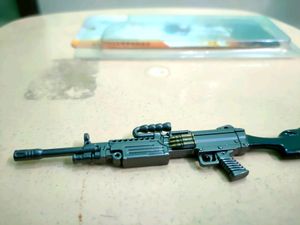 Metallic Gun Keyring - Black.