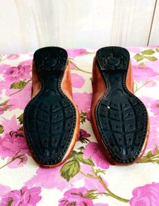 Embroidered Jutti Flats size-5 no