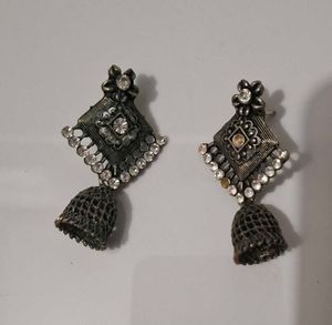 Vintage Eyeshadow Palette &amp; Earrings