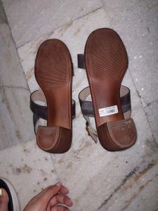 5 Used Footwear (Fixable)