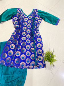 Elegant Blue &amp; Green Kurta Set